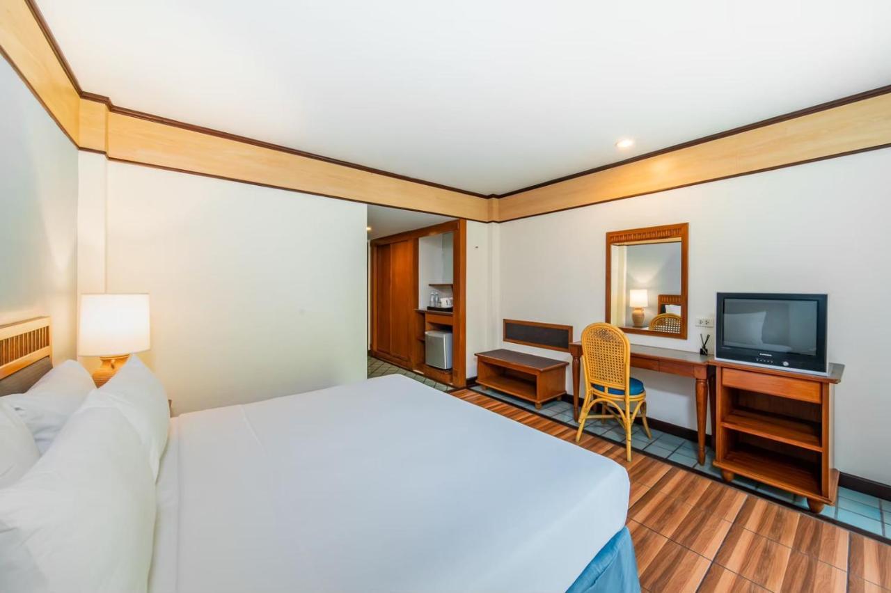Botany Beach Resort Pattaya Na Chom Thian Exterior foto